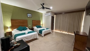 Deluxe Double Room, Balcony | Meja, Wi-fi percuma