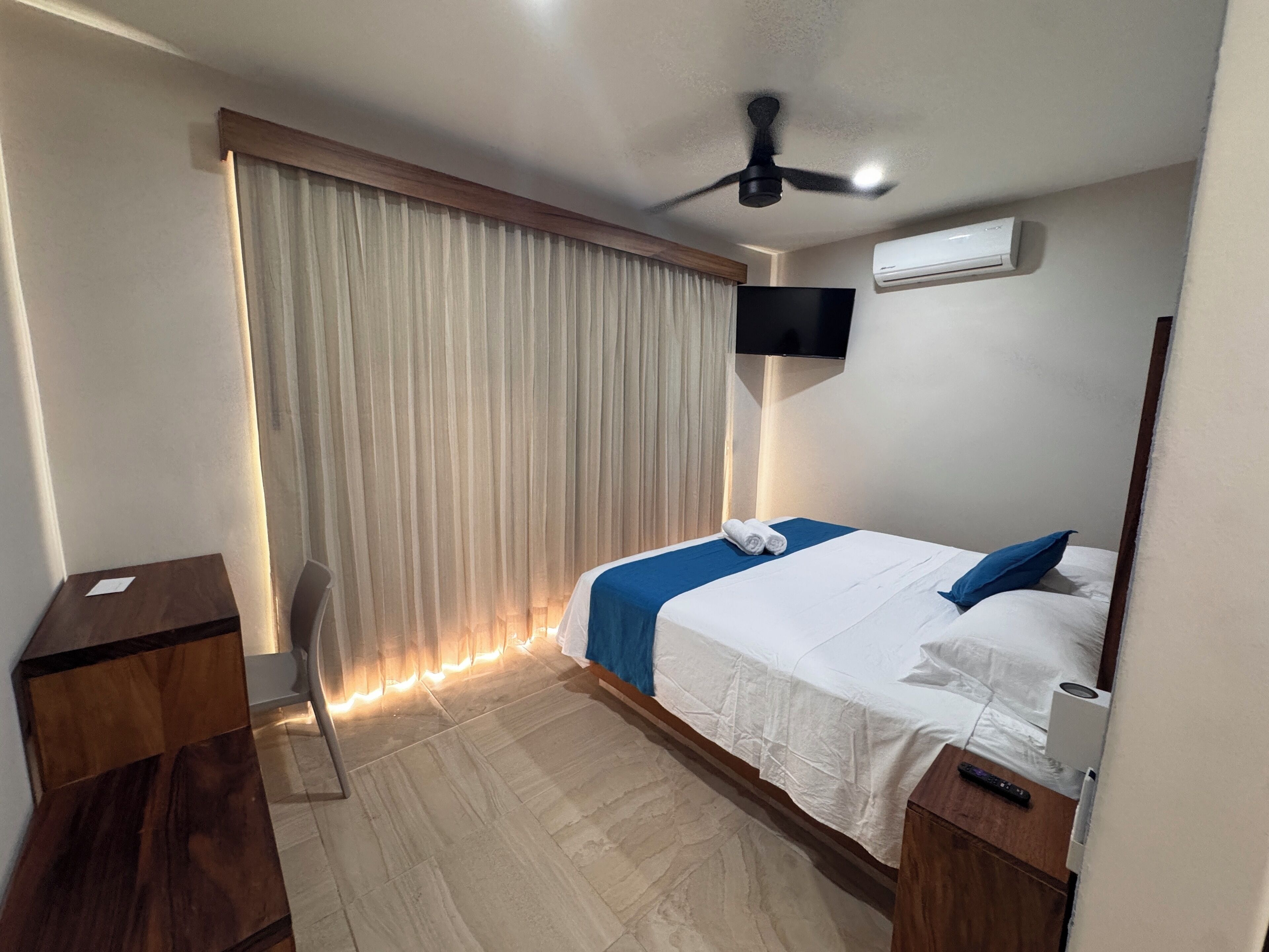 Grand Double Room | Desk, free WiFi, bed sheets