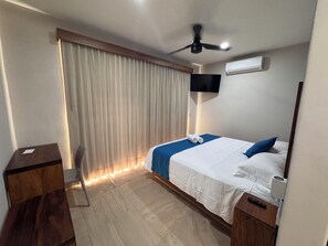 Grand Double Room | Desk, free WiFi, bed sheets - Hotel Aeropuerto Express  (Santa María Huatulco)