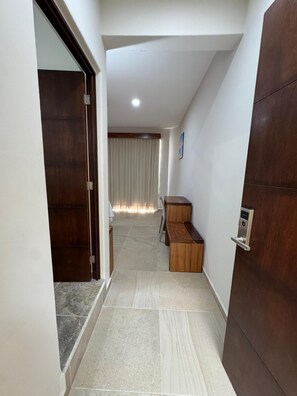 Deluxe Double Room, Balcony | Bathroom