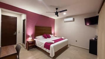 Een bureau, gratis wifi, beddengoed