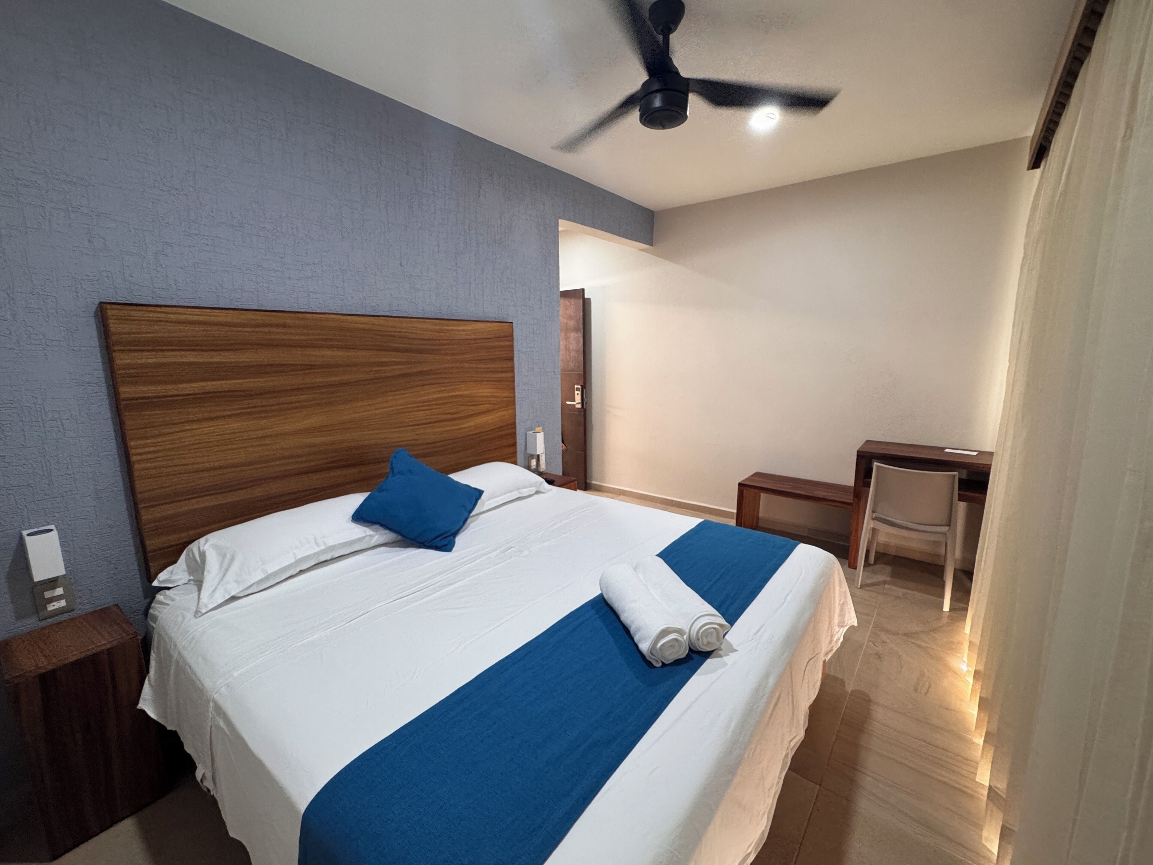 Kahden hengen grand-huone | Työpöytä, ilmainen Wi-Fi, vuodevaatteet