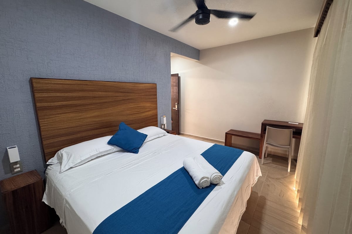 Grand Double Room | Desk, free WiFi, bed sheets