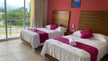 Habitación doble Deluxe, balcón | Escritorio y wifi gratis