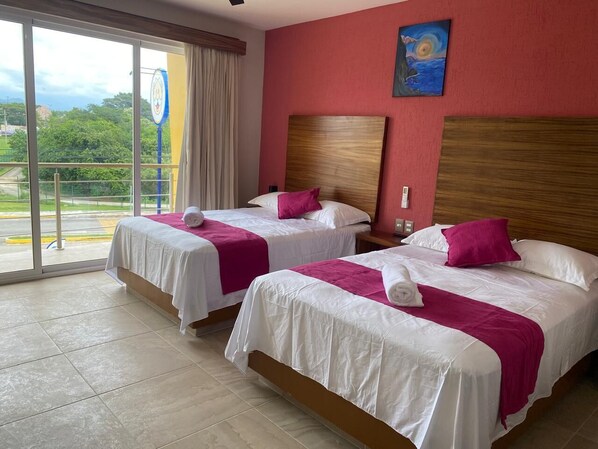 Deluxe Double Room, Balcony | Meja, Wi-fi percuma