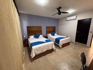 Desk, free WiFi, bed sheets - Hotel Aeropuerto Express (Santa María Huatulco)