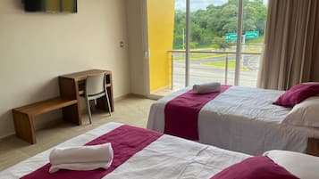 Deluxe-Doppelzimmer, Balkon | Schreibtisch, kostenloses WLAN
