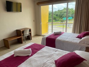 Deluxe Double Room, Balcony | Meja, Wi-fi percuma