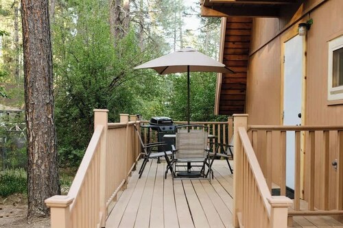 Hotevilla A-Frame Cabin with Wi-Fi & Pine Tree Views