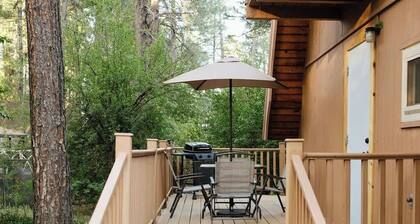 Hotevilla A-Frame Cabin with Wi-Fi & Pine Tree Views