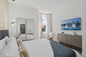 Villa | 5 bedrooms - Modern Retreat With Themed Bedrooms Pool (Davenport)