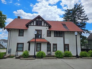 Exterior - Historic, 4-bedroom house in charming Hartford (Hartford)