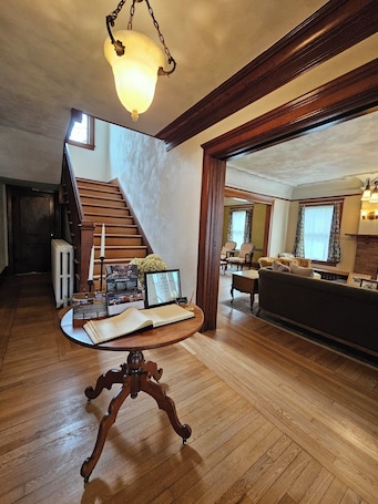 Interior. Historic, 4-bedroom house in charming Hartford