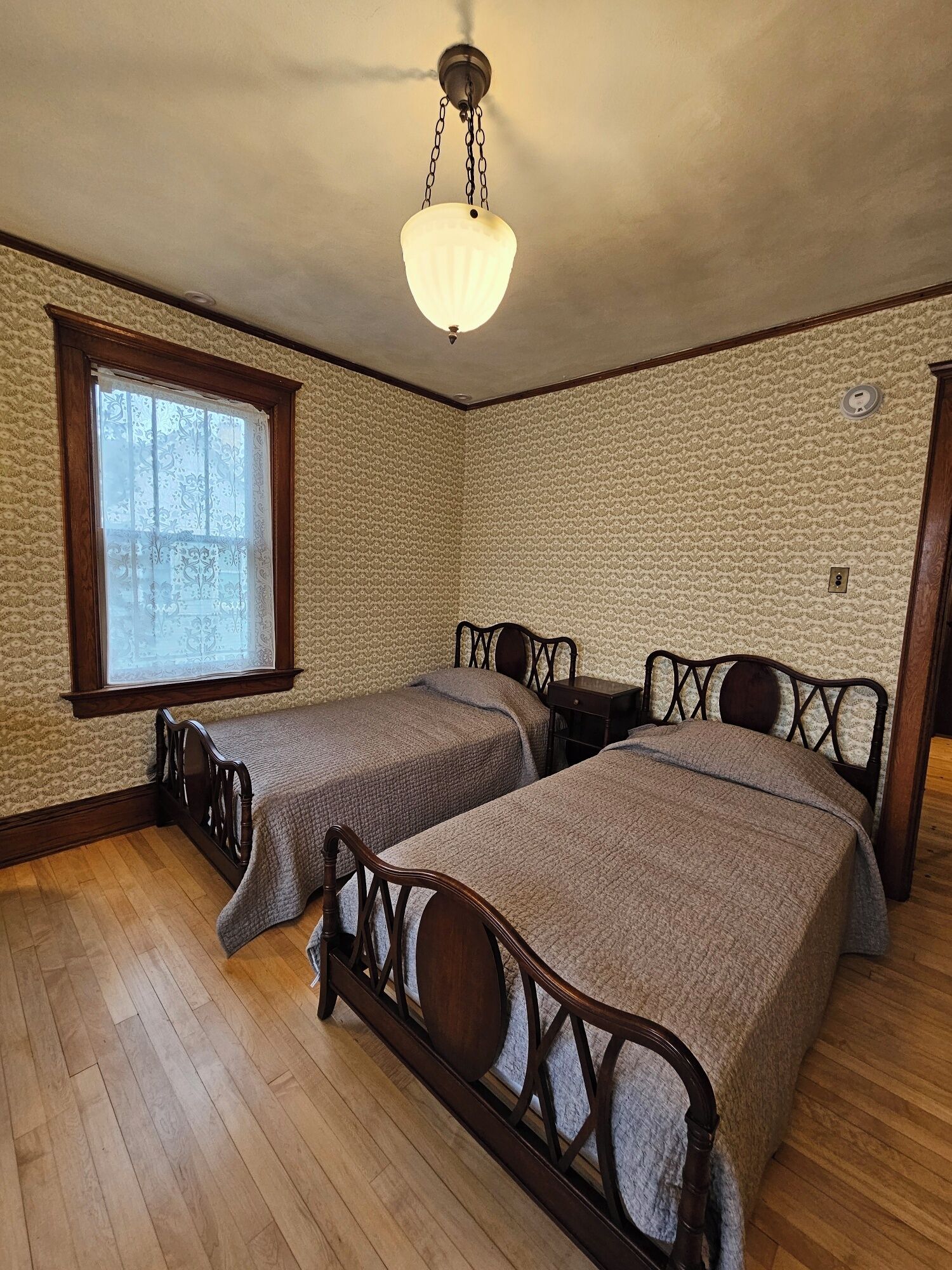 4 slaapkamers, een strijkplank/strijkijzer, internet, beddengoed