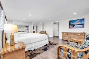 4 bedrooms, iron/ironing board, internet, bed sheets