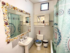 Family House, Beach View | Bathroom