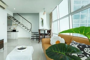 Cots/infant beds - Maritime Seaview Comfy Suite in Penang with TVbox.Pool.Wifi (George Town)