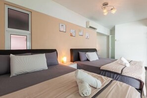 Cots/infant beds - Maritime Seaview Comfy Suite in Penang with TVbox.Pool.Wifi (George Town)