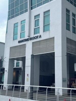 Exterior - Maritime Seaview Comfy Suite in Penang with TVbox.Pool.Wifi (George Town)