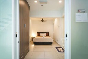 Cots/infant beds - Maritime Seaview Comfy Suite in Penang with TVbox.Pool.Wifi (George Town)