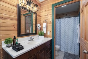 Shower, hair dryer, towels, soap - Wren Cabin - Private Hot Tub, Fireplace, and Lake View (Forsyth)