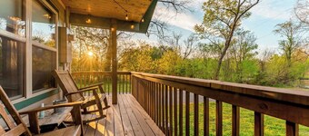 Wren Cabin - Private Hot Tub, Fireplace, and Lake View