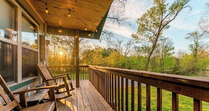 Wren Cabin - Private Hot Tub, Fireplace, and Lake View