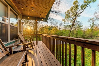 Wren Cabin - Private Hot Tub, Fireplace, and Lake View