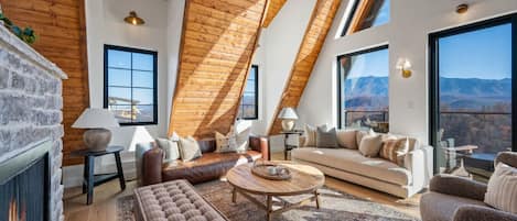 Una televisión, una chimenea