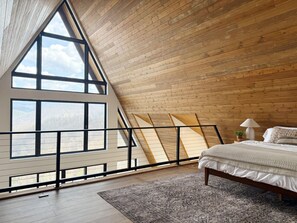 5 bedrooms, iron/ironing board, WiFi, bed sheets