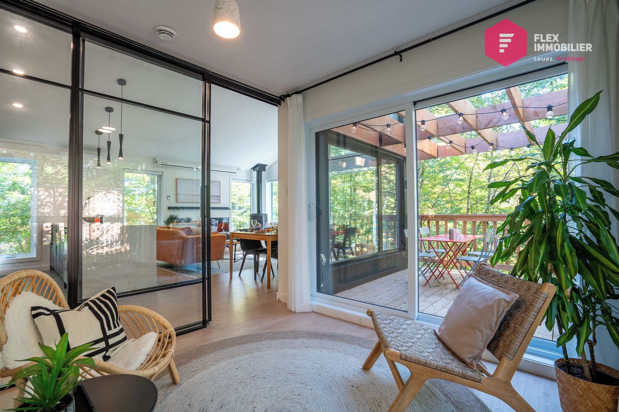 Smart-TV, peis og bøker