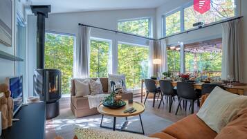 Smart-TV, peis og bøker