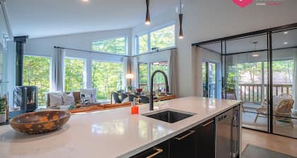 King bed, Cinema screen, Private SPA, Pool, Sauna, Billiards, Near Quebec