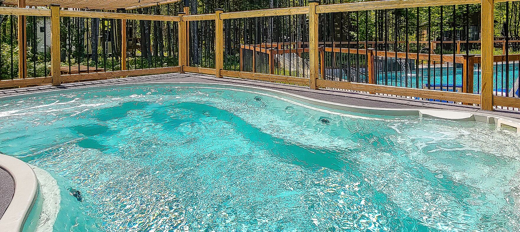 Utomhuspool och uppvärmd pool