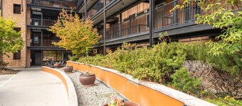 Chelan Resort Suites - Lakeside Serenity