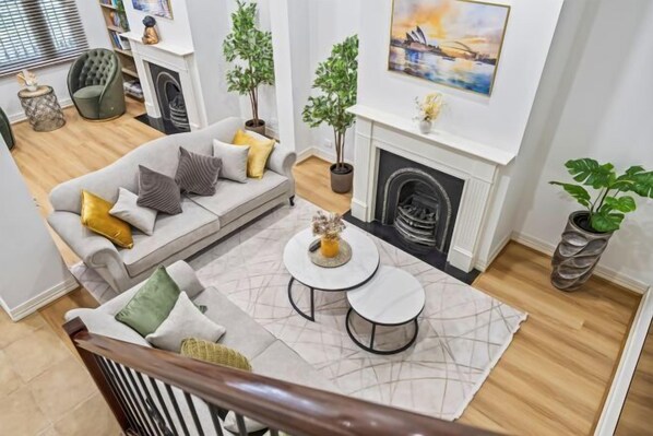 Cribs/infant beds