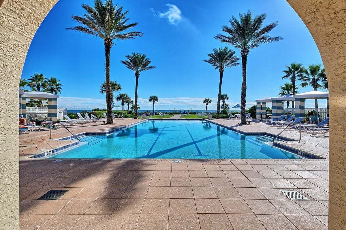 Una piscina cubierta, una piscina climatizada