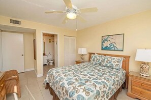 2 bedrooms, iron/ironing board, WiFi, bed sheets - Updated Oceanfront, Oceanviews! 5 Hot Tubs 2 Resort Pools! Trolley🌴 St Augustine Beach (Saint Augustine)