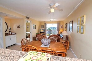 Dining - Updated Oceanfront, Oceanviews! 5 Hot Tubs 2 Resort Pools! Trolley🌴 St Augustine Beach (Saint Augustine)