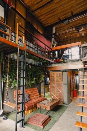 Room - New York Loft & Japanese Magic by V4Skin (Bangkok)