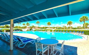 Alberca techada y alberca climatizada