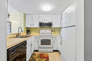 ثلاجة، ميكروويف، فرن، موقد طهي مسطح