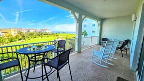 Outdoor dining - 🌴"Cinnamon Beach Retreat" Ocean View! 4th Floor🏖️ 2 Resort Pools!🏊‍♀️ (Palm Coast)