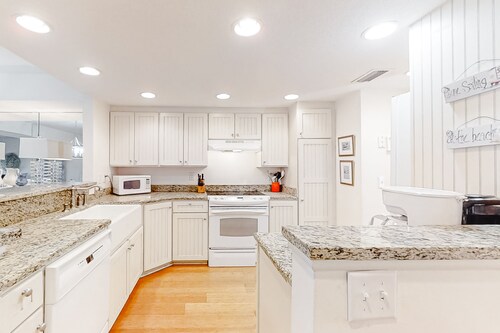 Dog-friendly oceanfront townhouse with covered balcony, views, pool & AC