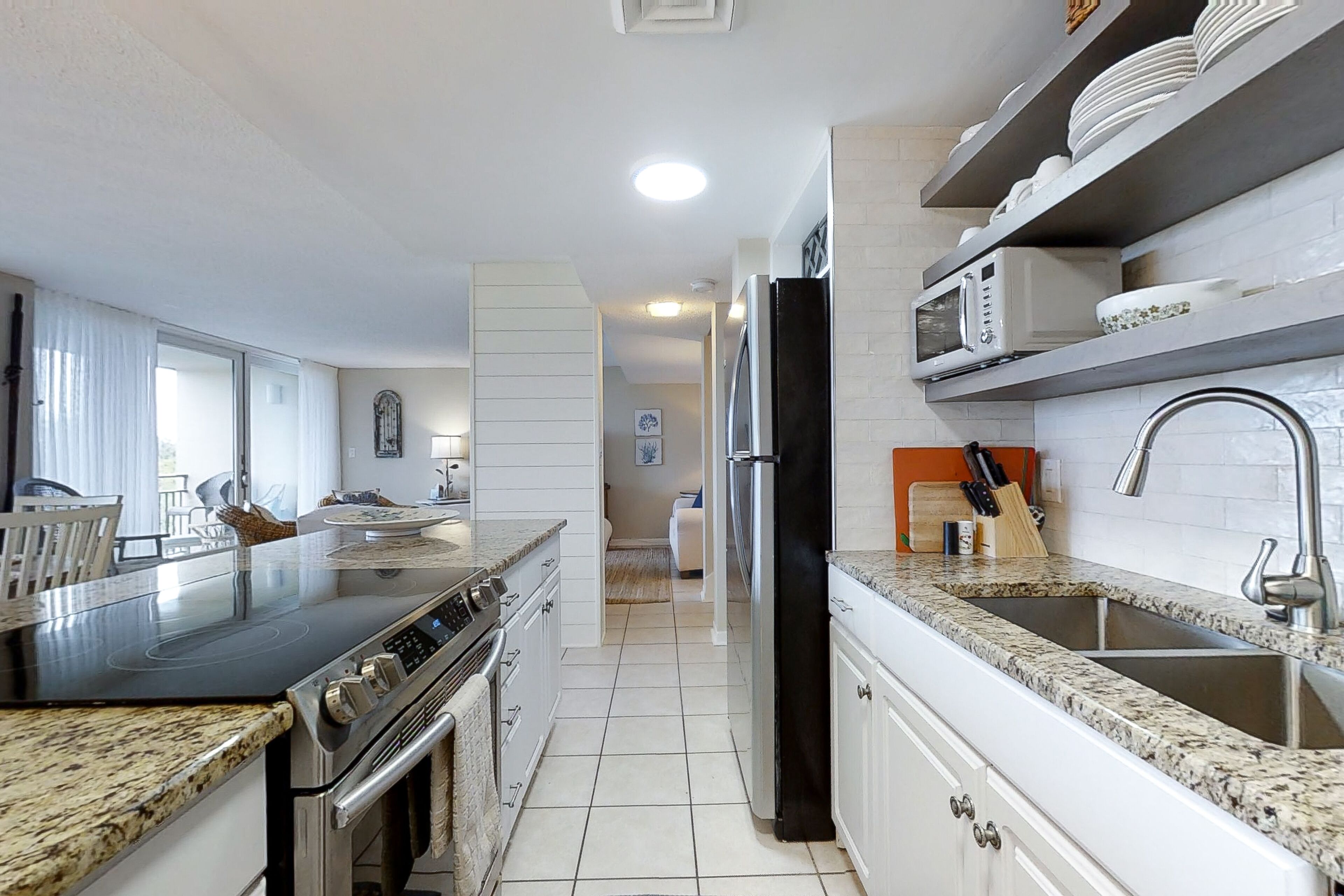 雪櫃、微波爐、焗爐、爐具