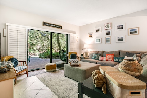 Wonderful Home Close to Everything w/Shared Pool, Free WiFi, Central AC