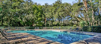 Wonderful Home Close to Everything w/Shared Pool, Free WiFi, Central AC