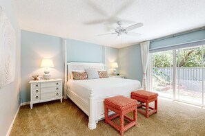 5 bedrooms, iron/ironing board, travel cot, free WiFi - Spacious home with patio, deck, private outdoor pool, & beach access (Fernandina Beach)