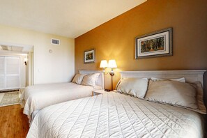 1 bedroom, desk, iron/ironing board, free WiFi - Hotel Side Condo at Amelia Island Plantation with Balcony, WiFi & Shared Pool (Fernandina Beach)