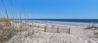 Newly Renovated Spacious Villa w/ Ocean views, Pool & Beach access